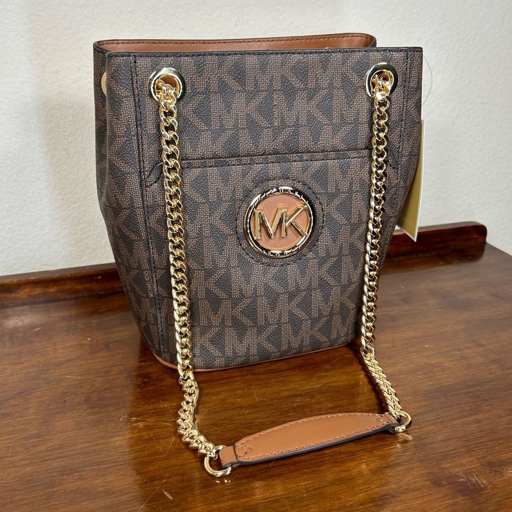 Michael Kors Samira Pebbled Leather Medium Chain Bucket Messenger Bag 38H1C1MM8B